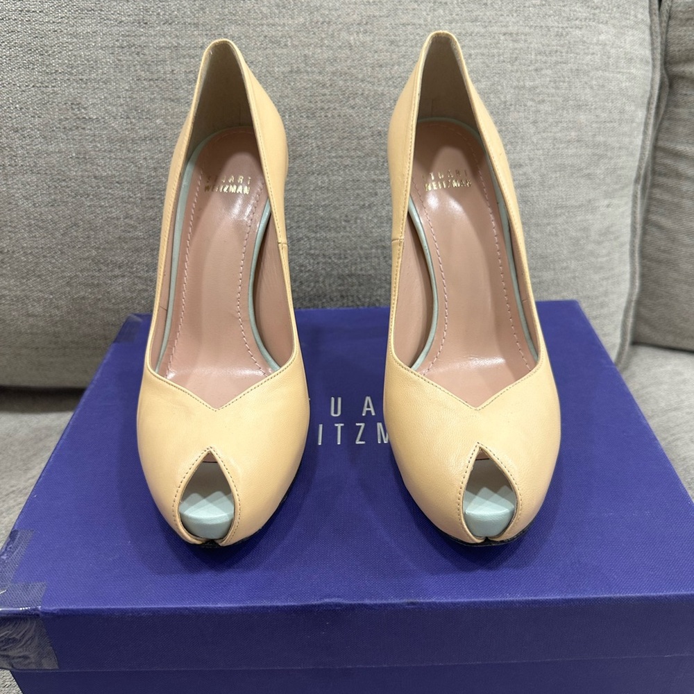 Stuart Weitzman peep toe heel in petal size 7M